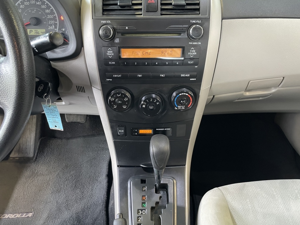 Toyota Corolla CE 2011 — photo 22