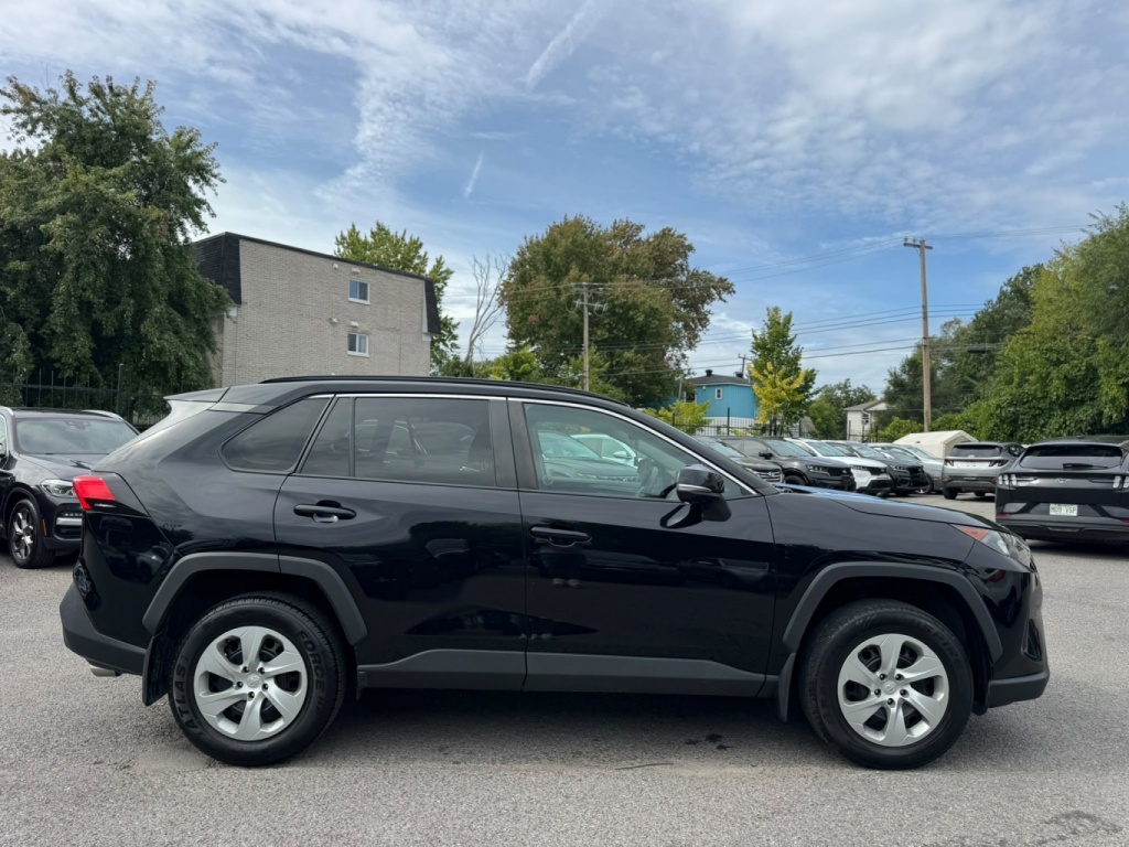 Toyota RAV4 LE 2021 — photo 12