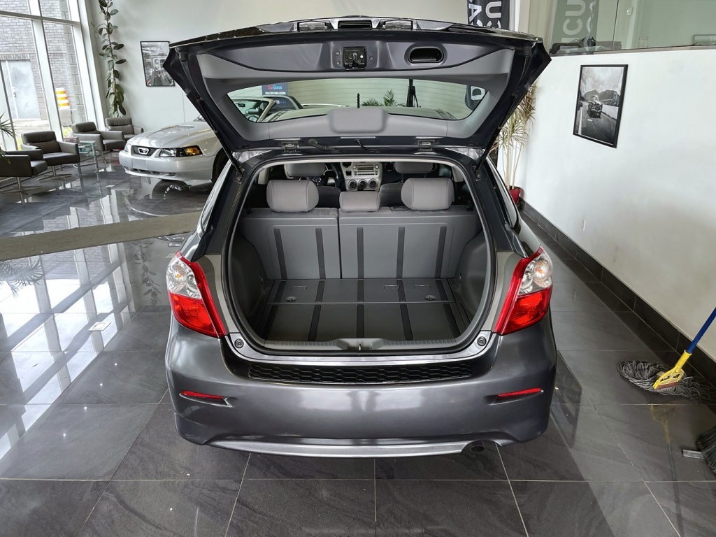 Toyota Matrix  2012 — photo 8