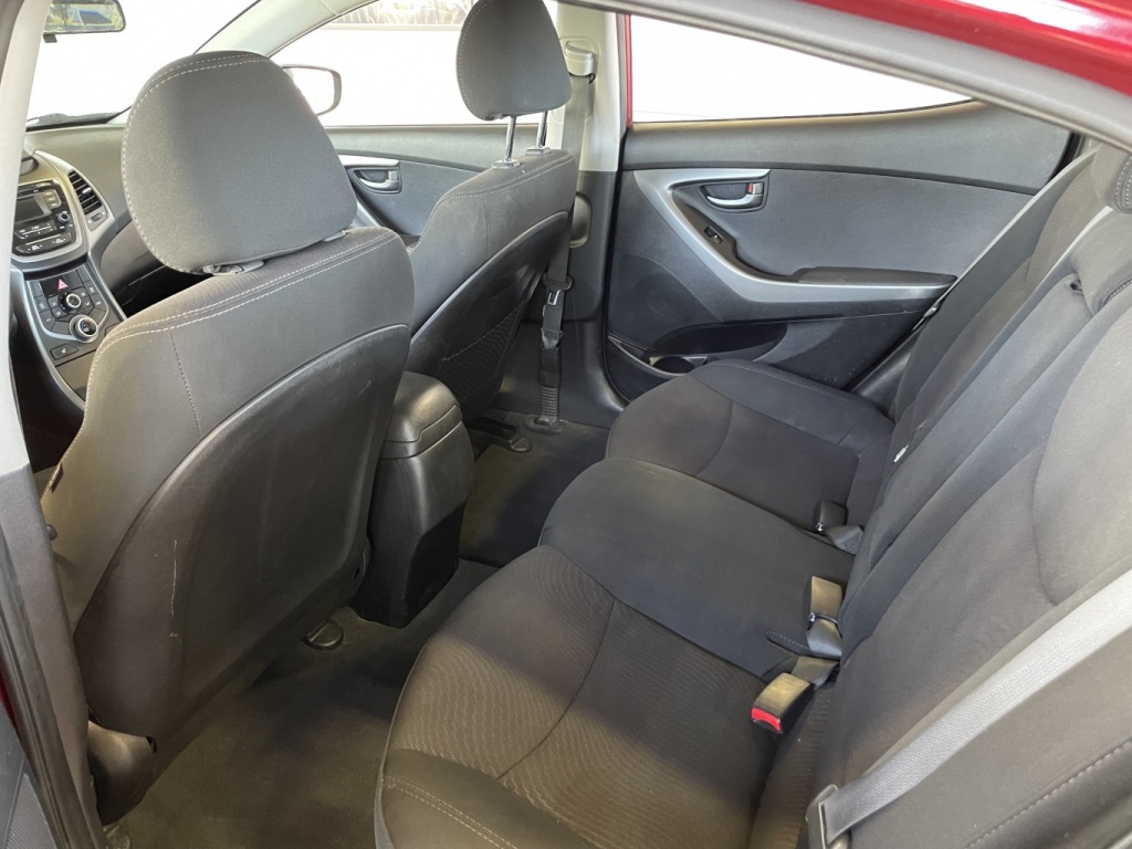 Hyundai Elantra GL 2016 — photo 12