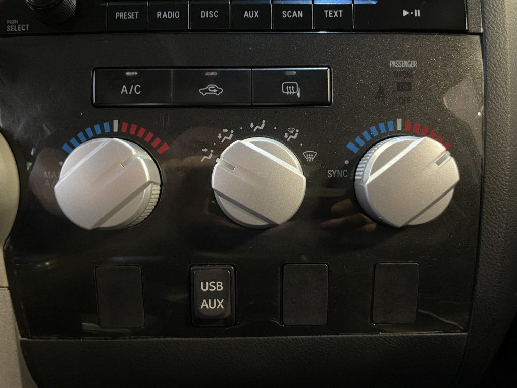 Toyota Tundra SR5 2010 — photo 24