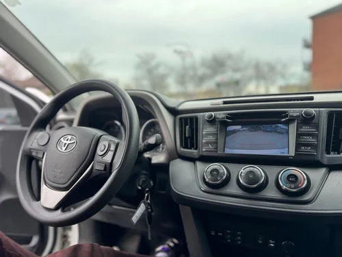 Toyota RAV4 LE 2018 — photo 14