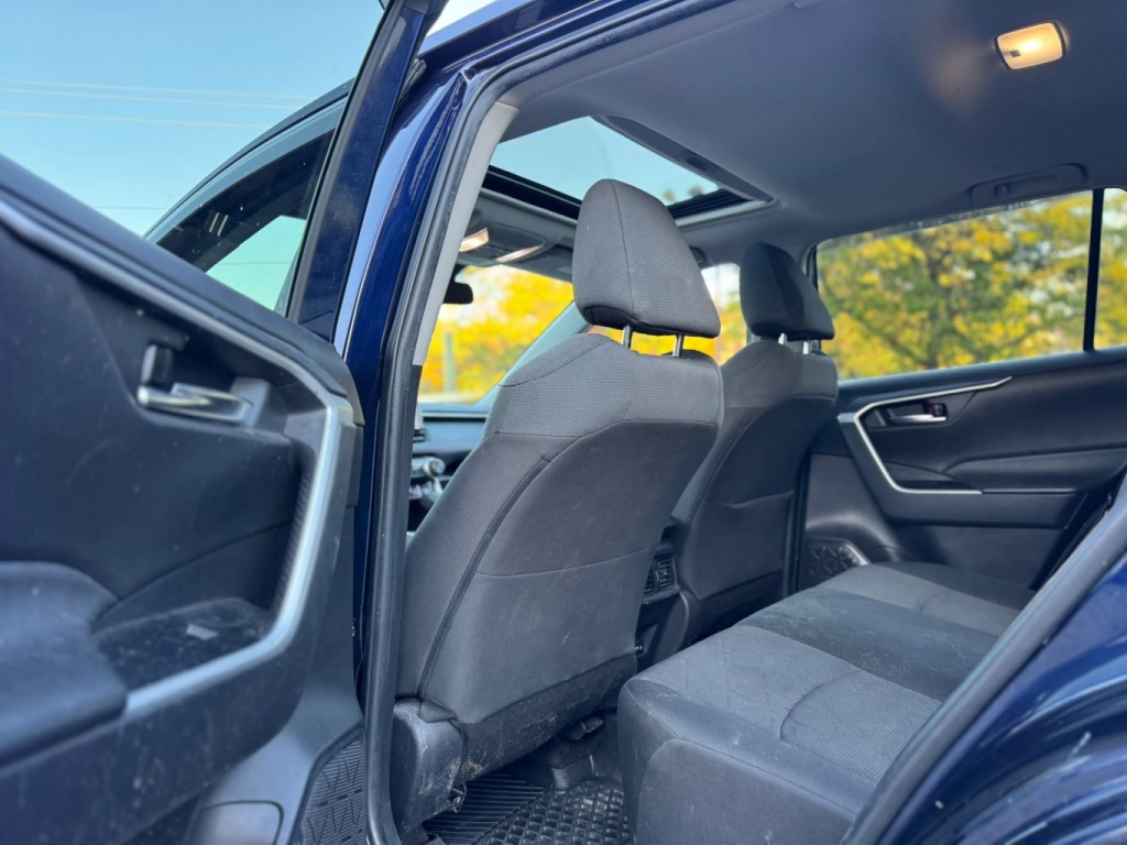 Toyota RAV4 XLE 2022 — photo 7