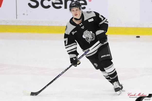 Peut être une image de hockey et texte