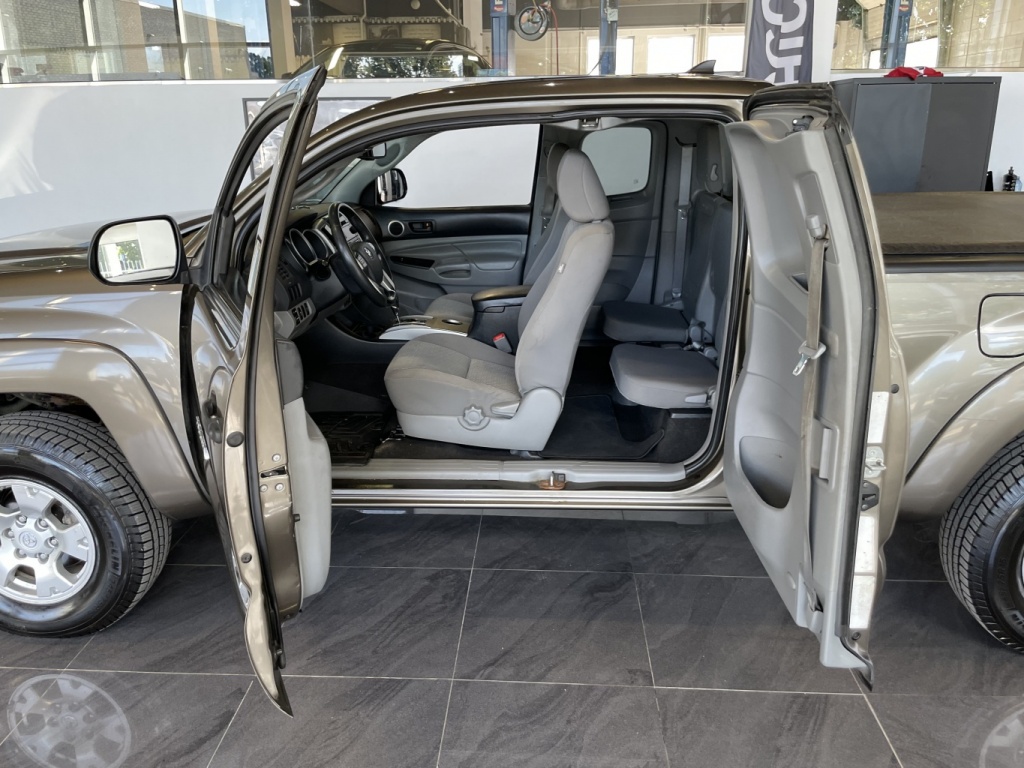 Toyota Tacoma  2012 — photo 9