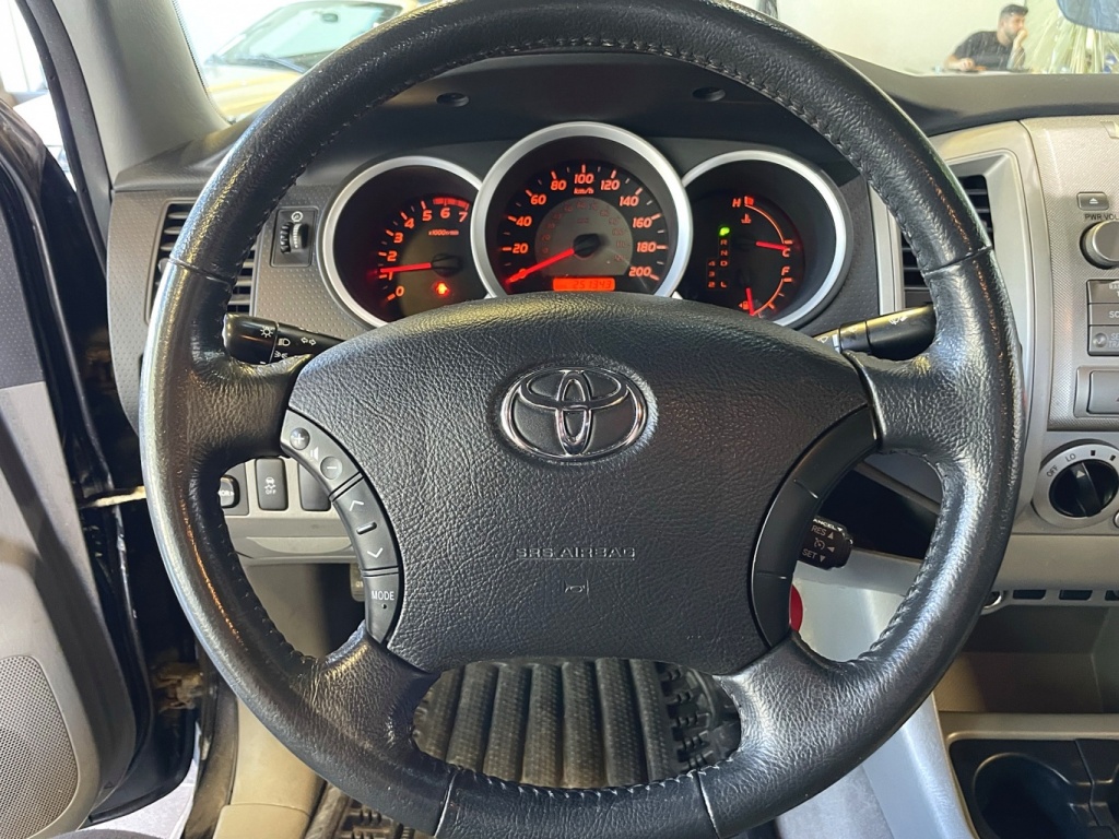 Toyota Tacoma  2011 — photo 17