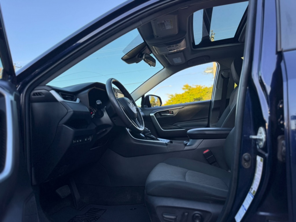 Toyota RAV4 XLE 2021 — photo 10
