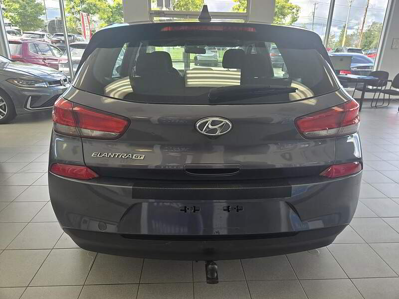 Hyundai Elantra GT 2018 / AUTO + CAMERA + BLUETOOTH +++ — photo 3