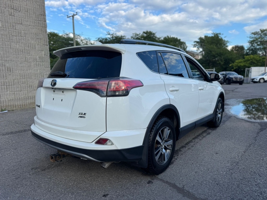 Toyota RAV4 XLE 2017 — photo 3