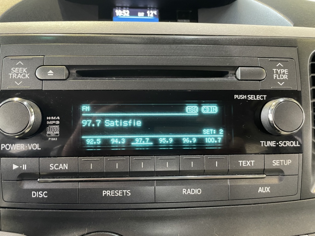 Toyota Sienna LE 2014 — photo 28