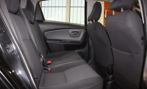2016 TOYOTA YARIS — photo 7