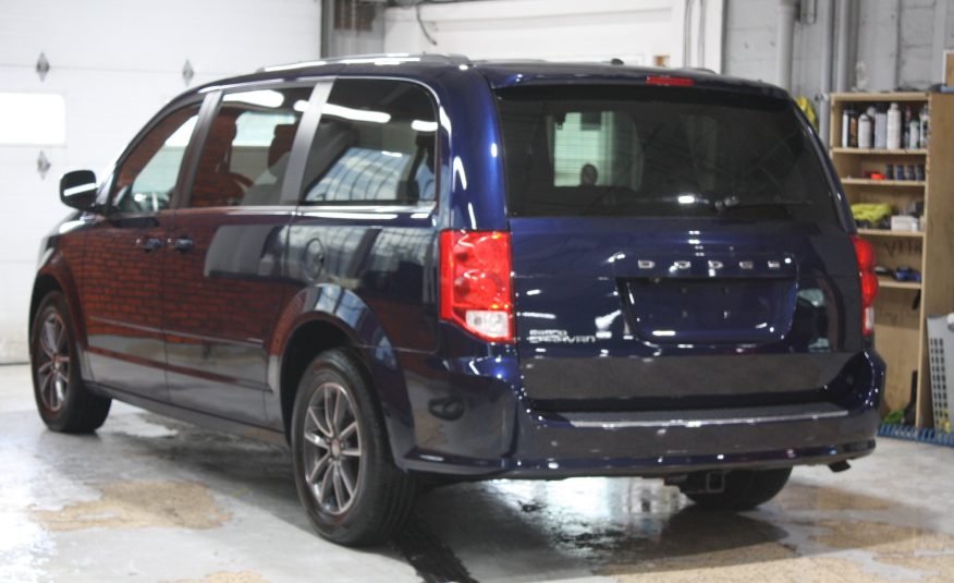 2017 DODGE GRAND CARAVAN SXT PRENIUM PLUS — photo 4