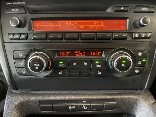 BMW X1 28i 2012 — photo 21