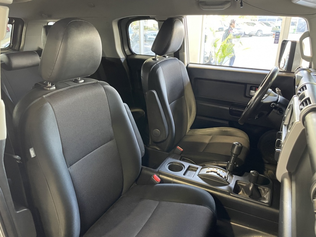 Toyota FJ Cruiser  2011 — photo 13