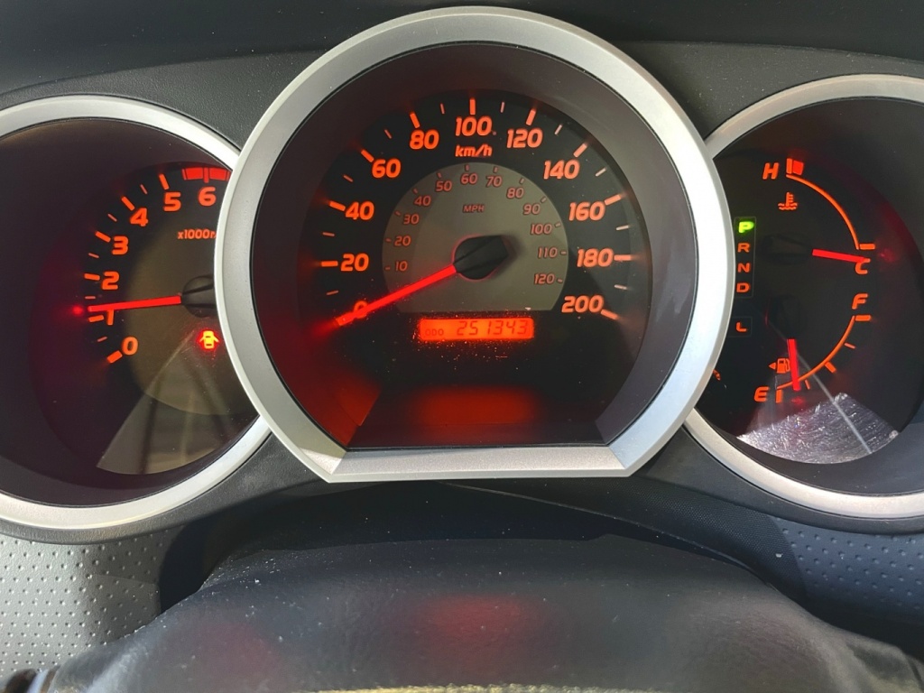 Toyota Tacoma  2011 — photo 18