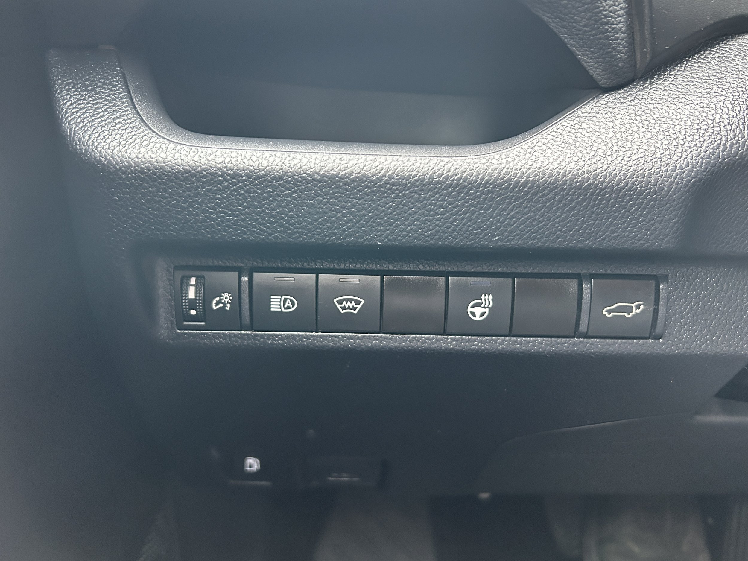 Toyota RAV4 XLE Hybrid 2024 — photo 19