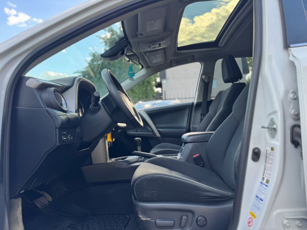 Toyota RAV4 XLE 2017 — photo 12