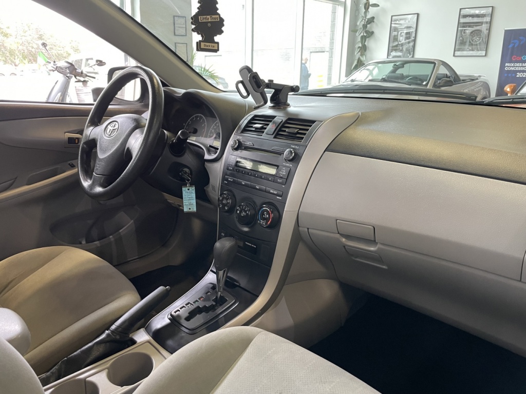 Toyota Corolla CE 2011 — photo 23