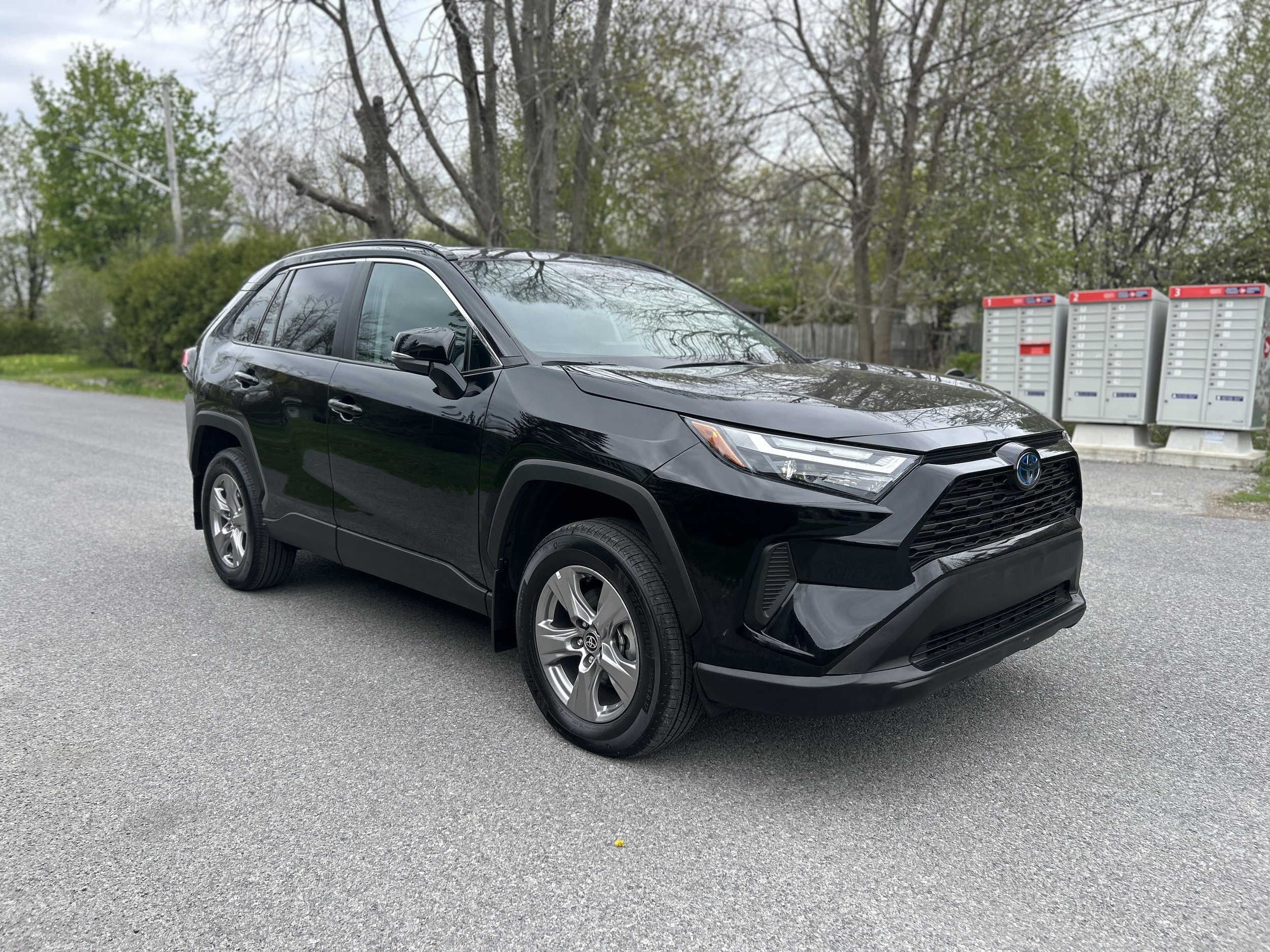 Toyota RAV4 XLE Hybrid 2024 — photo 3