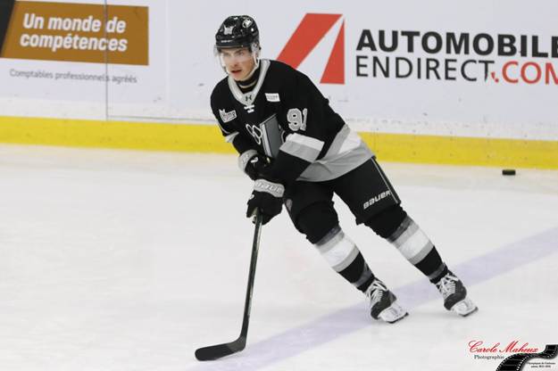 Peut être une image de hockey et texte