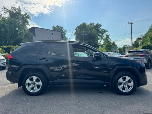 Toyota RAV4 LE 2019 — photo 3