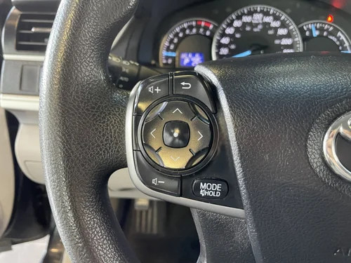 Toyota Camry LE 2014 — photo 17