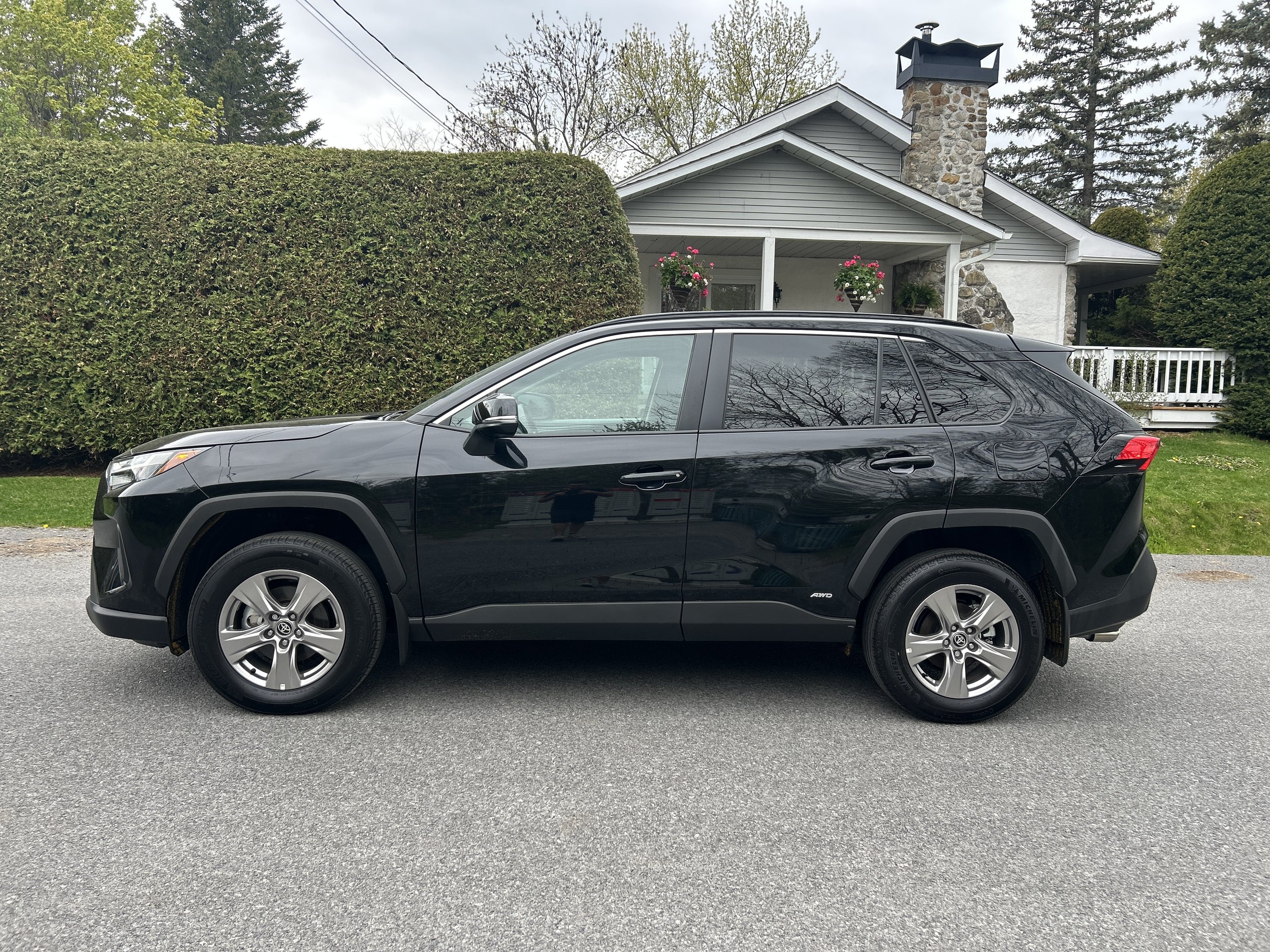 Toyota RAV4 XLE Hybrid 2024 — photo 8