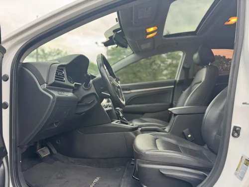 Hyundai Elantra Luxury 2020 — photo 3