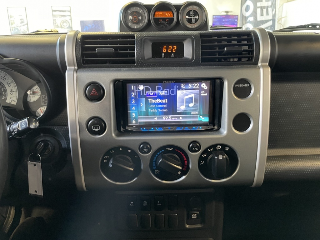 Toyota FJ Cruiser  2011 — photo 22