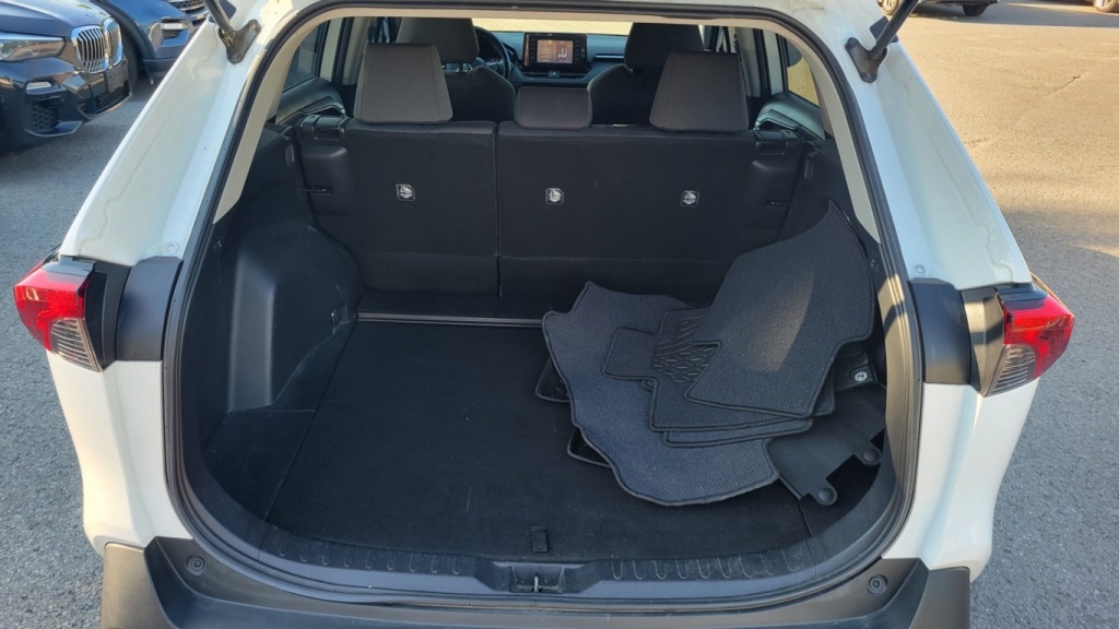 Toyota RAV4 LE 2020 — photo 4