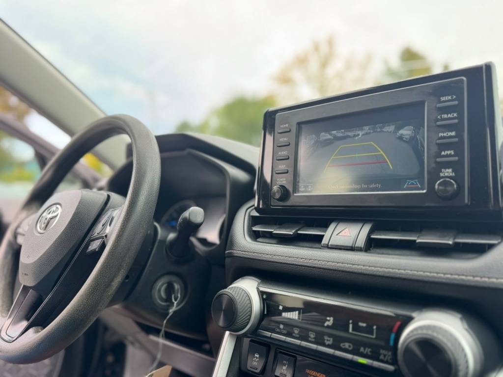 Toyota RAV4 LE hybride 2021 — photo 17