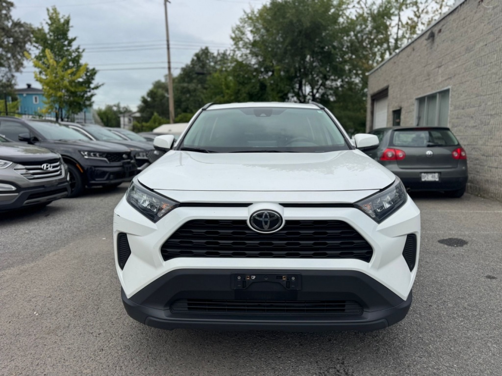 Toyota RAV4 LE 2020 — photo 4