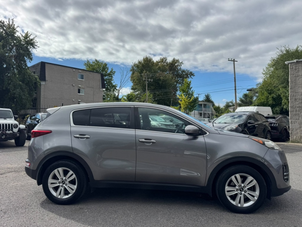 KIA Sportage LX 2018 — photo 10