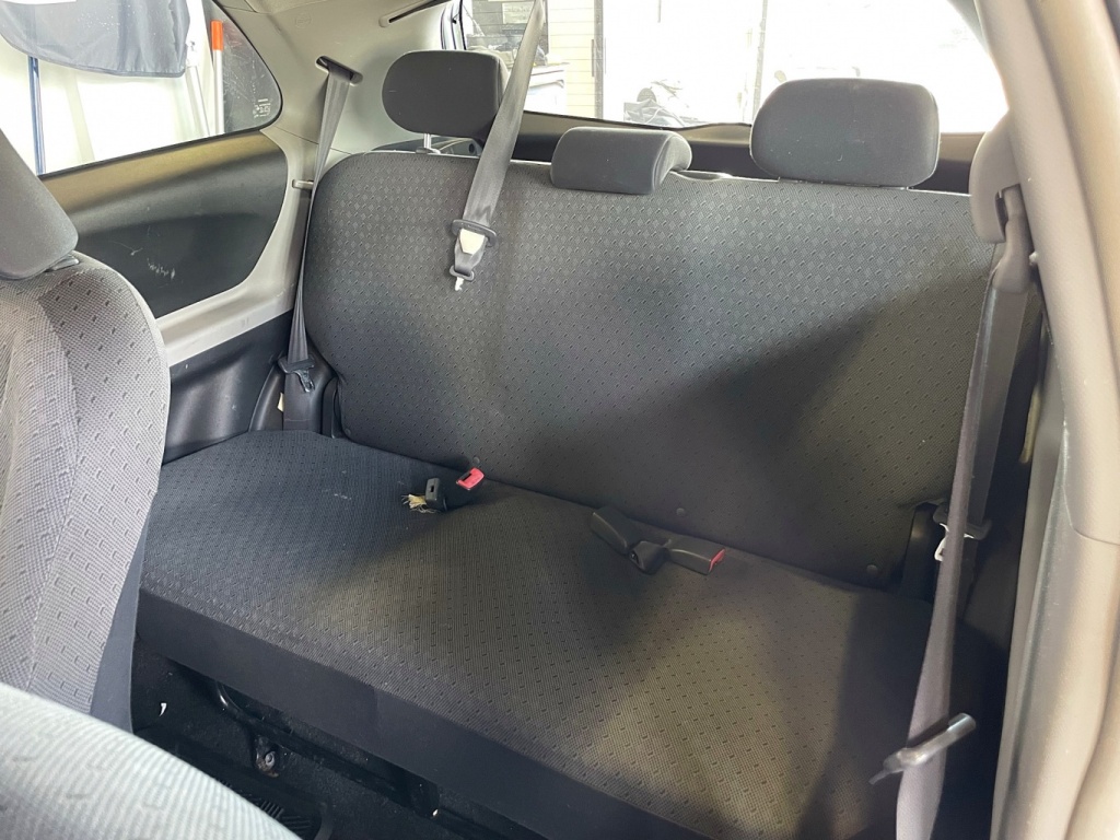 Toyota Yaris CE 2010 — photo 10