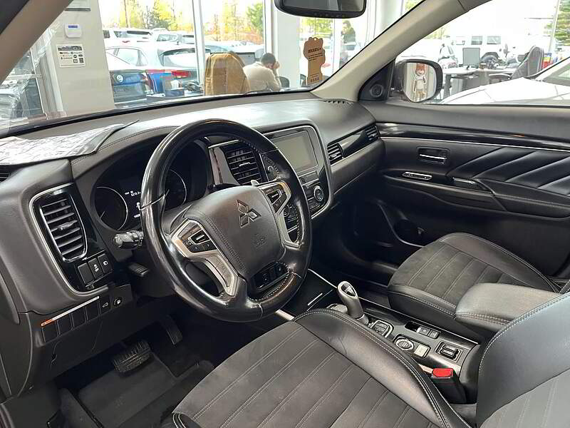 Mitsubishi Outlander PHEV 2019 GT / + AUTO + TOIT + CAMERA + BLUETOOTH + BAS KM ++++ — photo 11
