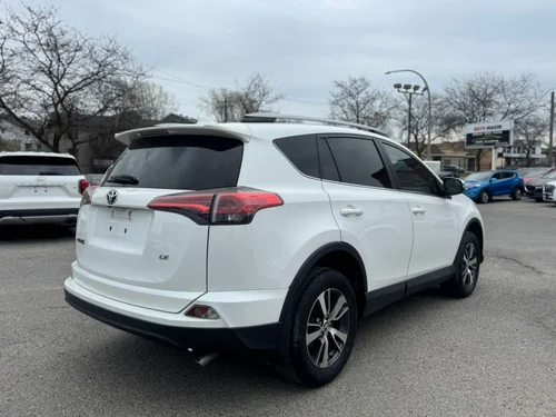Toyota RAV4 LE 2018 — photo 6