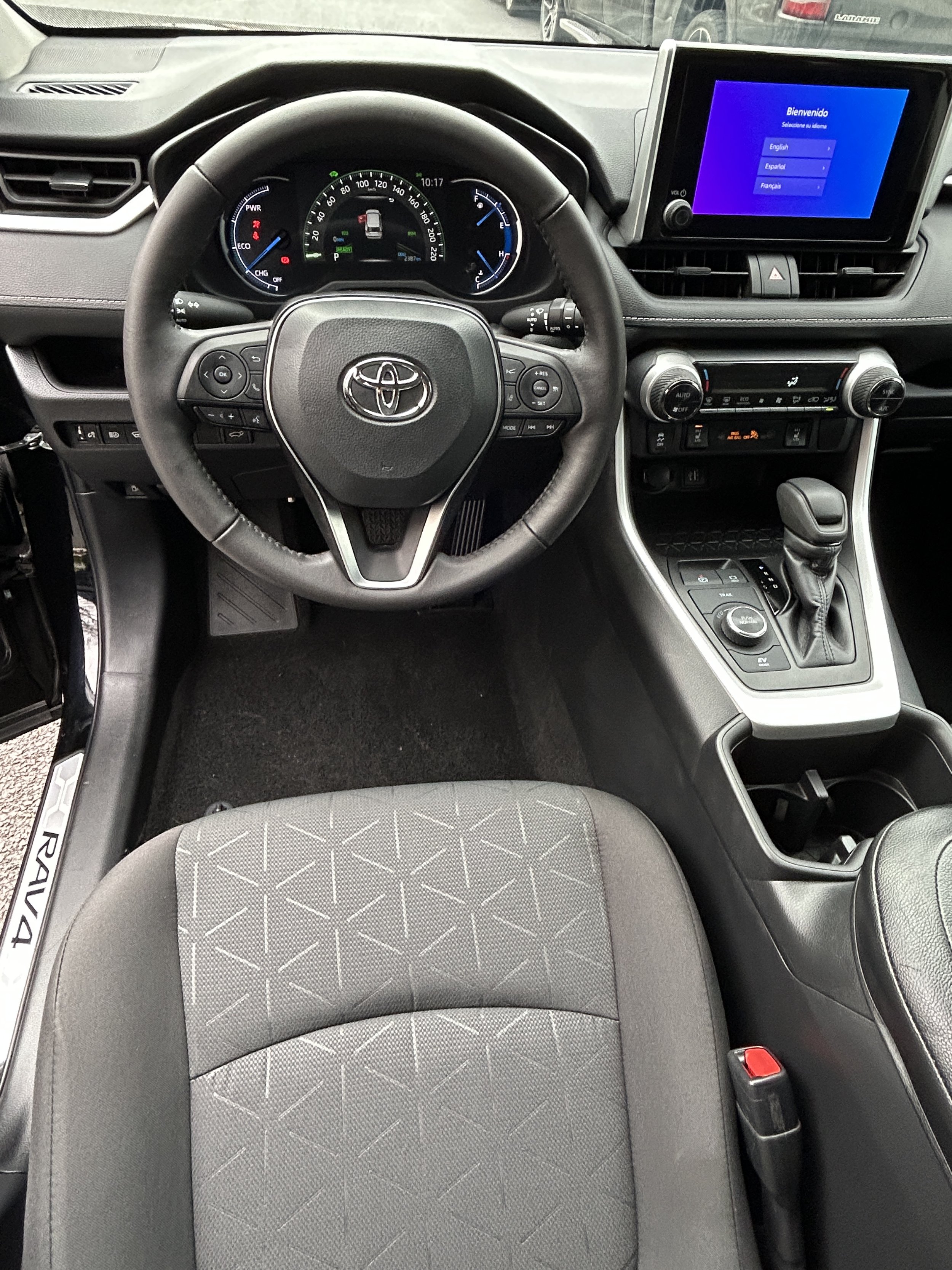 Toyota RAV4 XLE Hybrid 2024 — photo 13