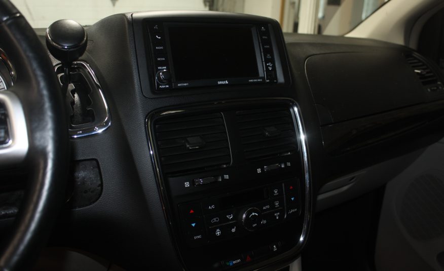 2017 DODGE GRAND CARAVAN CREW — photo 11