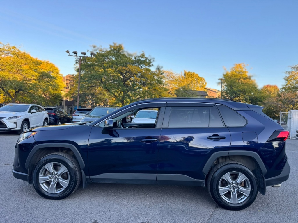 Toyota RAV4 XLE 2022 — photo 12