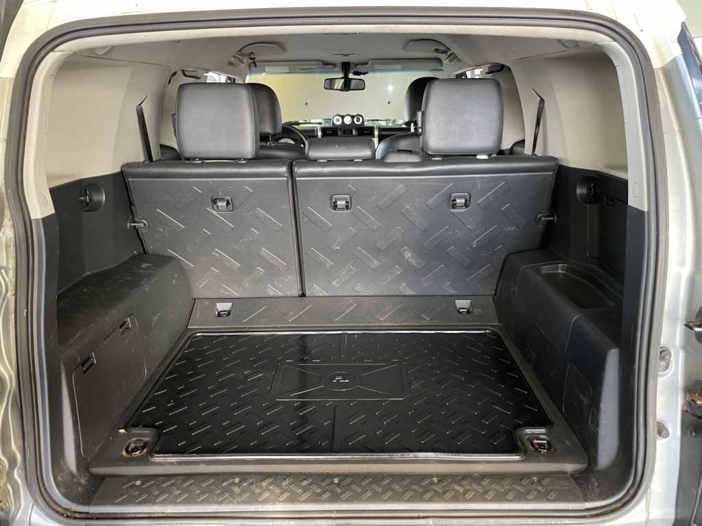 Toyota FJ Cruiser  2011 — photo 8