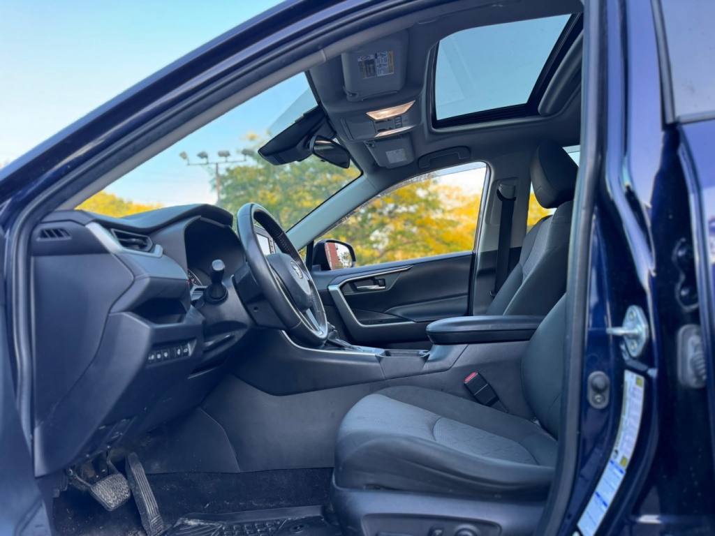 Toyota RAV4 XLE 2022 — photo 17