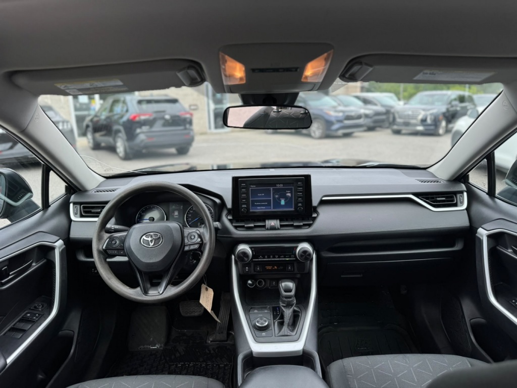 Toyota RAV4 LE hybride 2021 — photo 13