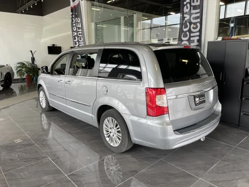 Chrysler Town & Country Touring 2015 — photo 5