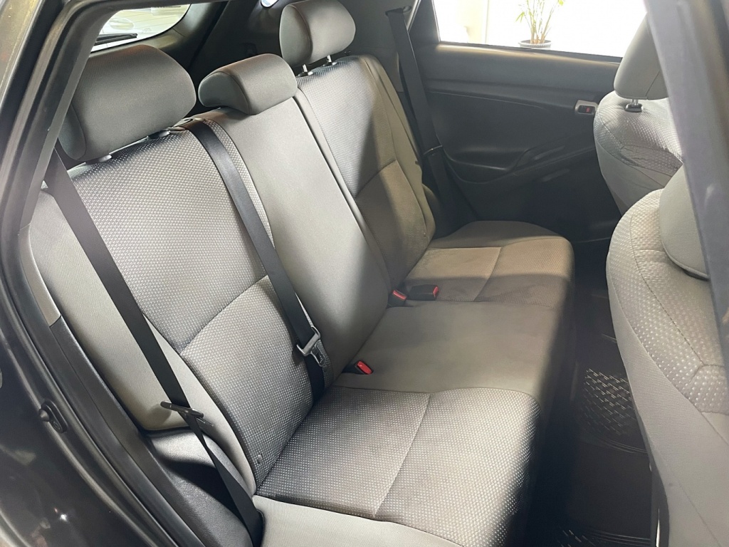Toyota Matrix XR 2010 — photo 11