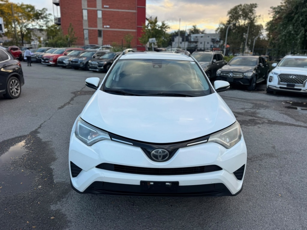 Toyota RAV4 LE 2018 — photo 4