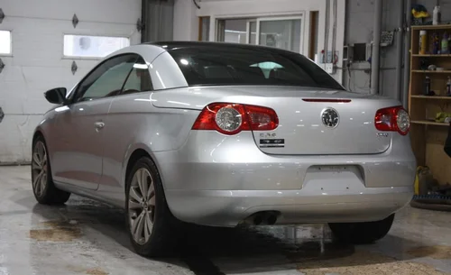 2009 VOLKSWAGEN EOS CONVERTIBLE — photo 4