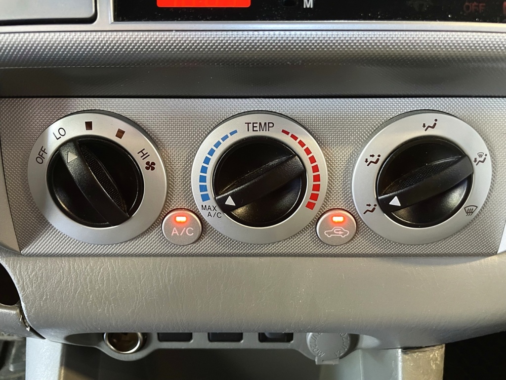 Toyota Tacoma  2011 — photo 25