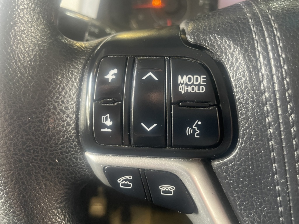 Toyota Sienna LE 2015 — photo 23