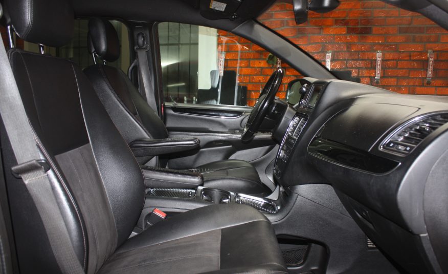 2020 DODGE GRAND CARAVAN SXT PRENIUM PLUS — photo 10