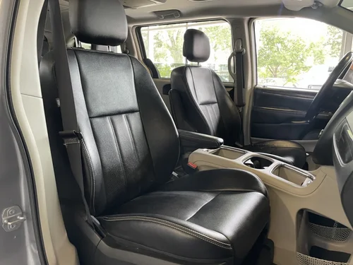 Chrysler Town & Country Touring 2015 — photo 28